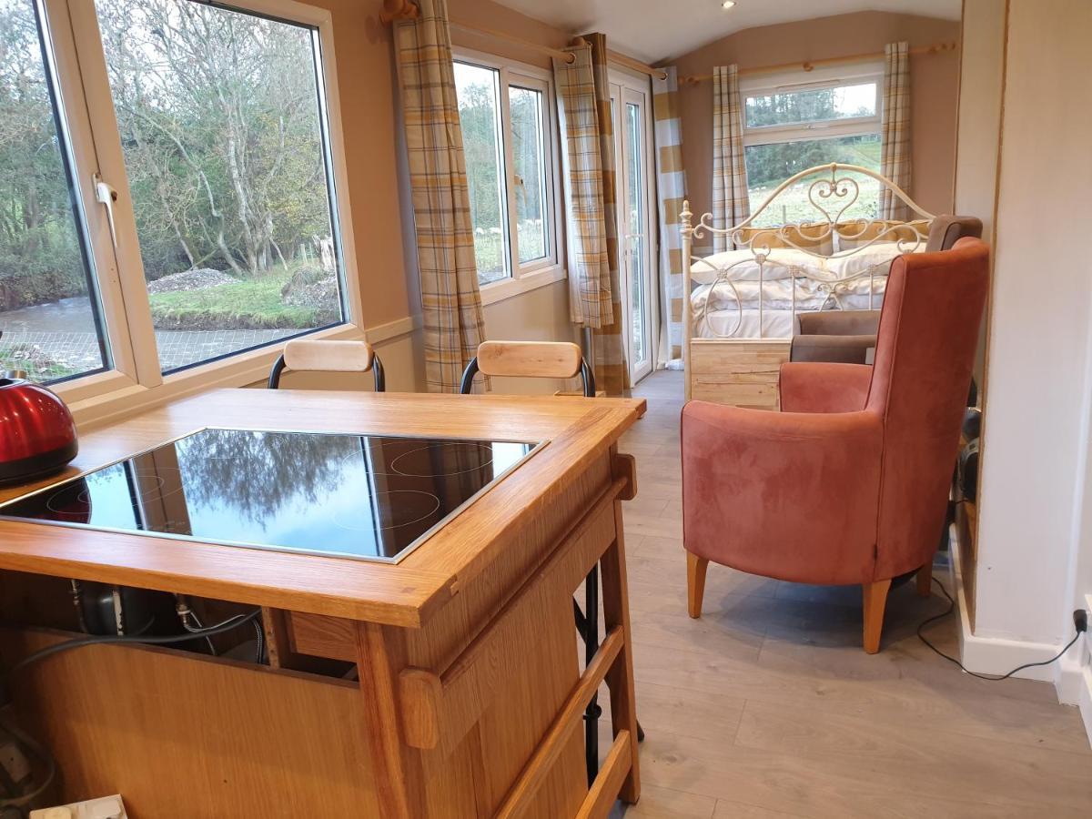 Riverside Cabin In Shropshire Oswestry Exteriér fotografie