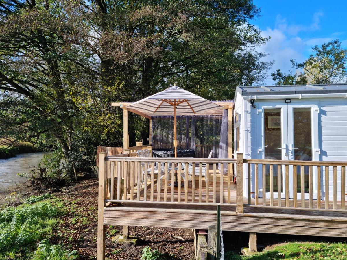 Riverside Cabin In Shropshire Oswestry Exteriér fotografie